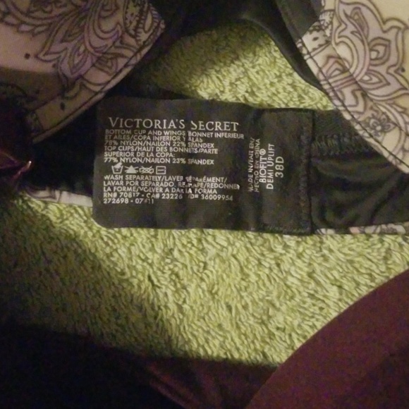 Victoria secret bras - Picture 3 of 3